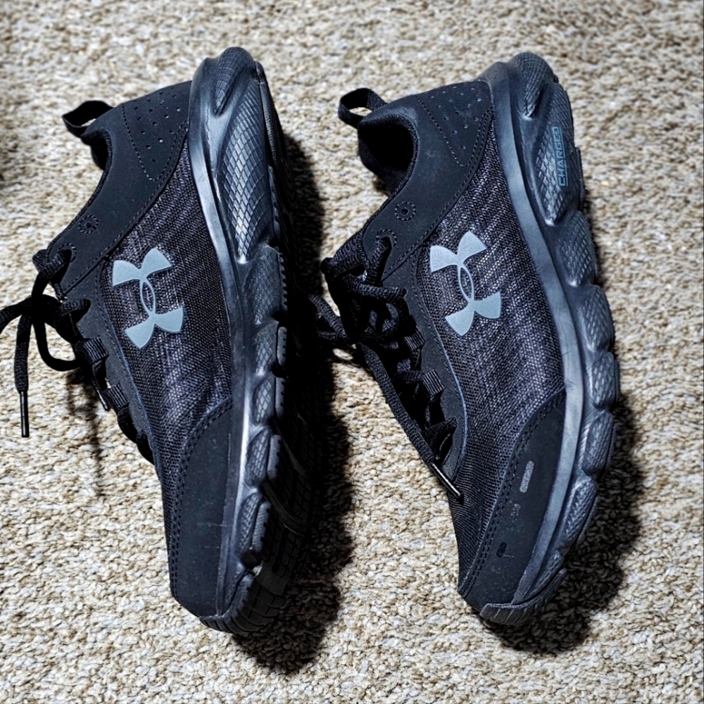 Under Armour Men's Athletic Shoes "Charged Assert" Wide Fit 4E, Black